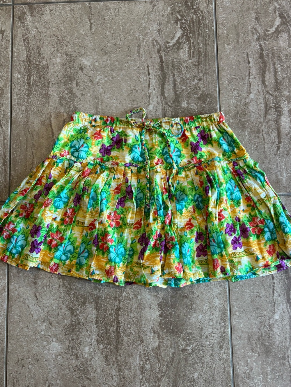 Aeropostale vintage floral Hawaiian style yellow floral mini skirt